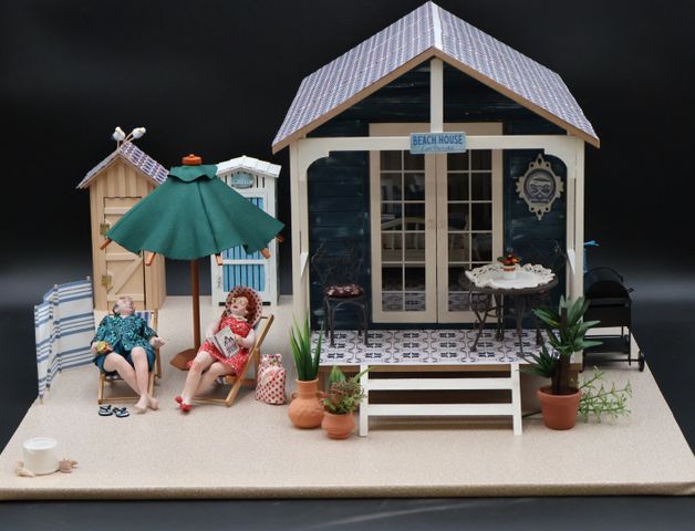 Diorama - « Beach house », scène de plage avec cabanons, barbecue...