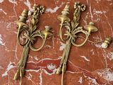 paire d'appliques murales anciennes en laiton avec fleurs et feuilles