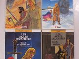 trois livres posés sur un mur blanc, avec une photo d'une femme et d'un homme
