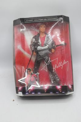 La figurine se trouve dans une boîte en plastique ornée d'une étoile.