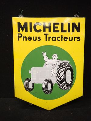 panneau jaune et vert représentant un tracteur sur fond noir