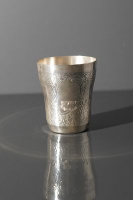 Timbale en argent 925 millièmes à décor guilloché de frises …