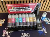 une présentation de e-liquides aux saveurs variées sur une table