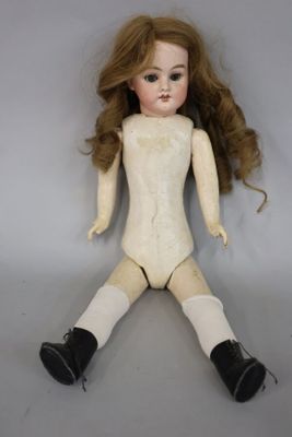 Poupée tête porcelaine corps carton bouilli numérotée 502 0