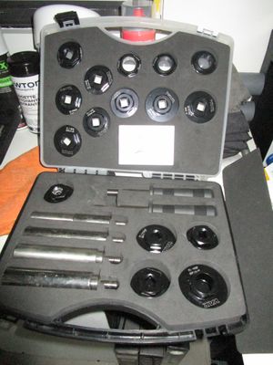 une photo d'une trousse à outils posée sur un bureau