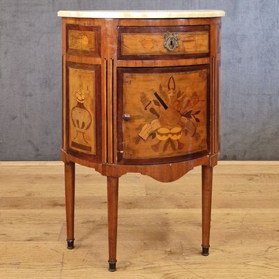 une image d'un petit meuble en bois avec un plateau en marbre