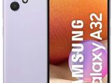 un gros plan sur un Samsung Galaxy S9 blanc et un orange