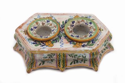 MALICORNE - Circa 1900 Encrier de forme hexagonale en faïenc…