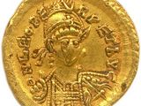 une pièce d'or à l'effigie d'un homme coiffé d'une couronne