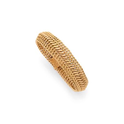 une bague à bande tressée en or jaune 18 carats