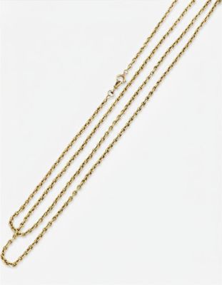 un collier en chaîne d'or avec un fermoir en diamant
