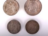 trois pièces britanniques, dont l'une est un souverain et l'autre est un souverain