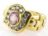 une image représentant une bague en or sertie d'une pierre rose entourée de diamants