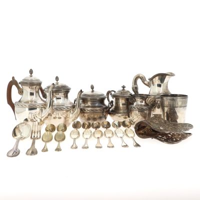 LOT En argent, comprenant une petite théière et une petite c… - Photo 1