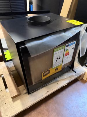 a microwave that is sitting on a pallet on the floor