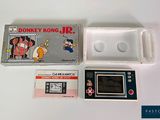une boîte de Nintendo Donkey Kong Jr. contenant un jeu