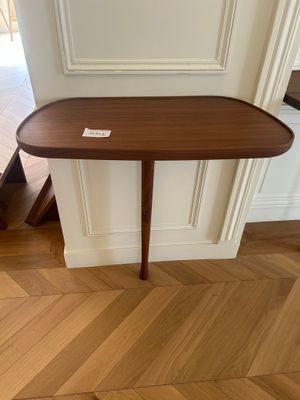 a wooden table with a label on it in a room