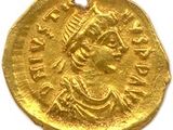 une pièce d'or à l'effigie d'une femme