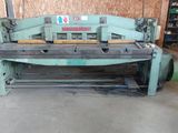 une machine qui se trouve dans un garage