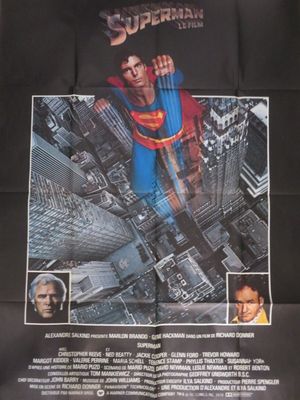 une affiche de cinéma pour le film « Superman » se déroulant en ville