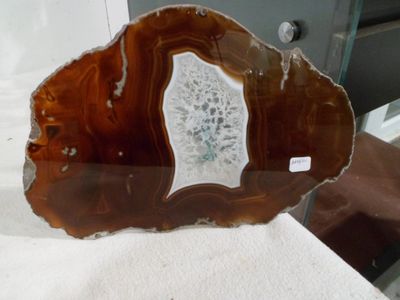 a large piece of agate on display in a glass case