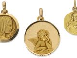 trois pendentifs plaqués or représentant la Vierge à l'Enfant