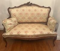 8860-1079 / X / Banquette de style louis XV en noyer, à déco…