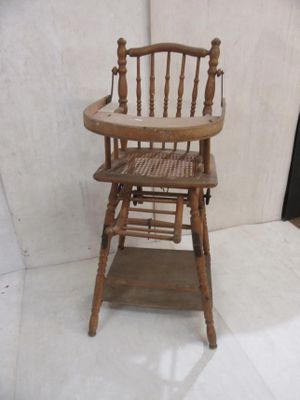 39.59 - Chaise Haute D'Enfant EN Bois Tourne 6 - 8 Euro