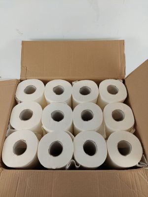 plusieurs rouleaux de papier toilette dans une boîte en carton