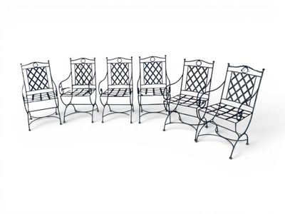 lot de six chaises de jardin en fer forgé avec dossier en treillis