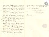un vieux document sur lequel figure une lettre manuscrite à l'encre noire