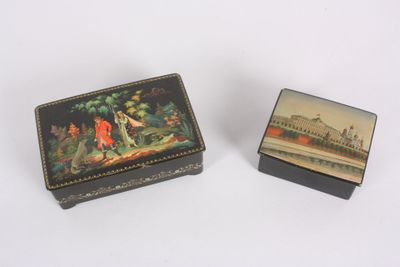 deux boites russes papier mâché : une signée et datée 1953, …