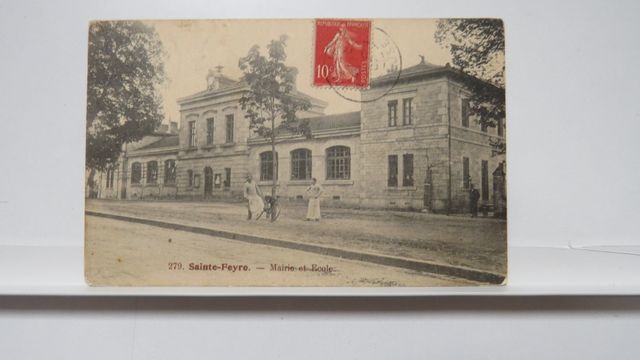 Ste-Feyre : Mairie et Ecole (AAA 279). B.E. Carte rare !!!