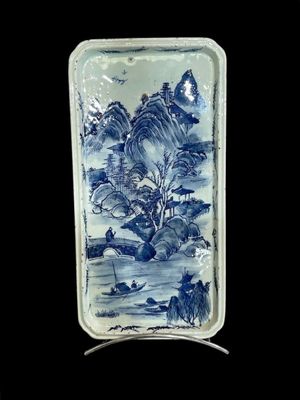 CHINE Plat en faïence bleu blanc à décor de paysage Signé à … - Photo 1
