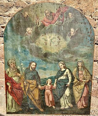 une image représentant une peinture d'un groupe de personnes sur un mur de pierre