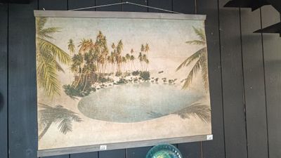 une photo d'un tableau accroché au mur