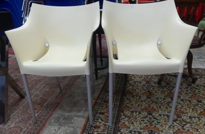 Philippe STARCK (né en 1949). Edition KARTELL. Fauteuil "arm…