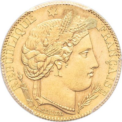 Gros plan sur une pièce d'or ornée d'une tête de femme