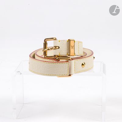 Ceinture Louis Vuitton en cuir blanc avec finitions dorées