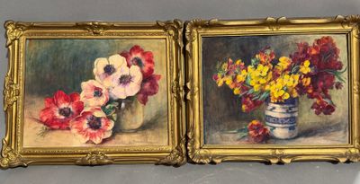 deux tableaux représentant des fleurs dans un vase et un vase de pensées