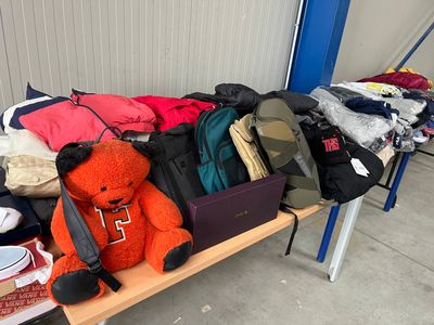 Stock de vêtements divers comprenant :