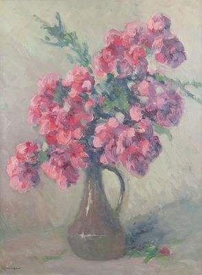 une peinture à l'huile représentant des fleurs roses dans un vase posé sur une table