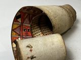 un rouleau de papier toilette sur lequel figure l'image d'un homme