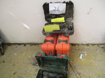 une image représentant une mallette à outils remplie d'outils orange et noirs