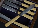 a wooden box with a set of knives in it