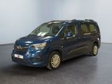 la photo d'une camionnette bleue garée dans une pièce