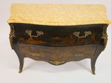 commode ancienne avec dessus en marbre et poignées en laiton