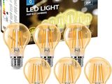 un lot de cinq ampoules LED à intensité variable dans une boîte