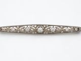 une barrette ancienne ornée de diamants et de perles