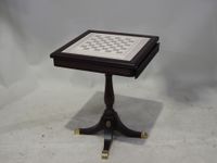 Table à jeu d'échecs anglaise en bois façon acajou, le plate…